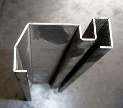 選用河南不銹鋼材料制作金屬結構件的關鍵考量因素